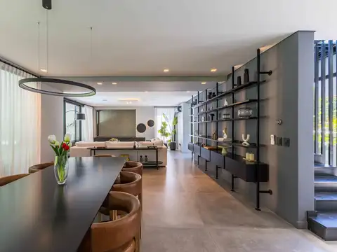 Casa en Venta con 6 cocheras