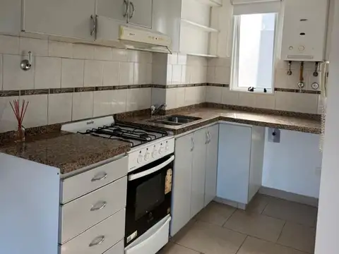 Departamento en Alquiler en Monte Castro, $ 900.000
