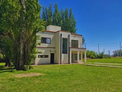 Casa en Venta con 3 cocheras