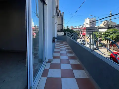 Depto Tipo Casa 3 ambientes con 2 baños