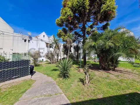 Dúplex en venta 2 dormitorios con patio La Plata