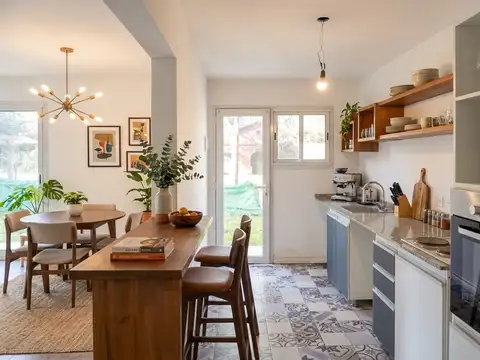 Casa 4 ambientes con 2 baños