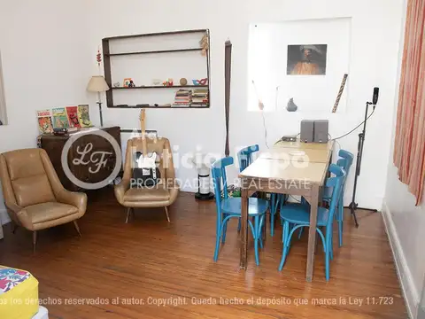 PH en piso alto, luminoso, en las inmediaciones del Congreso de la Nación.