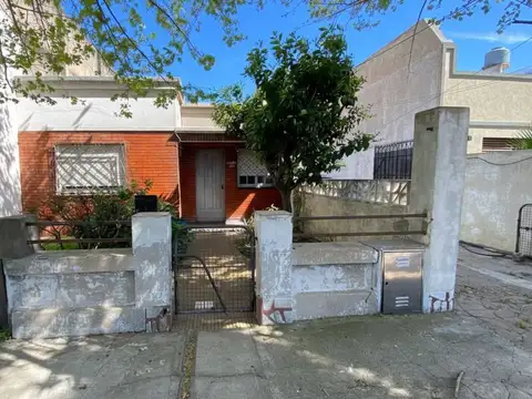 CASA CON 3 VIVIENDAS EN LOTE PROPIO MORÓN