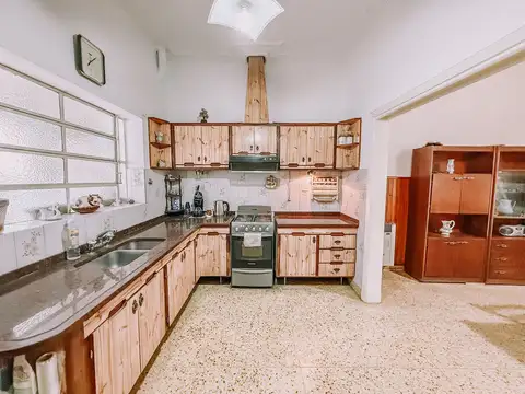 Casa 5 ambientes con 2 baños