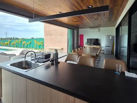 Casa 5 ambientes con 2 baños