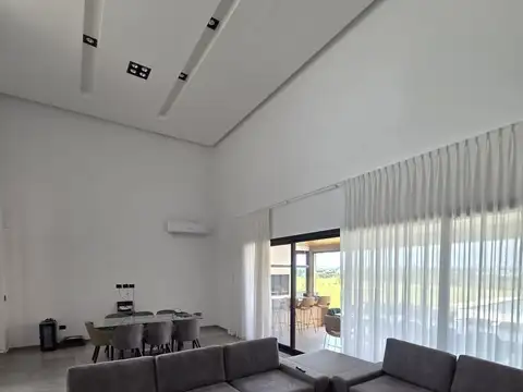 Casa Venta La Cascada Country Golf 3 dormitorios 3 baños seguridad 24 hs