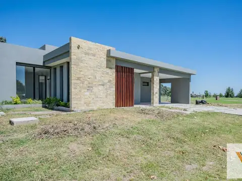 Casa en venta - 3 Dormitorios 2 Baños - Cocheras - 1.155Mts2 - Pilar Centro