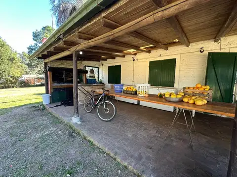Casa 4 ambientes con 2 baños