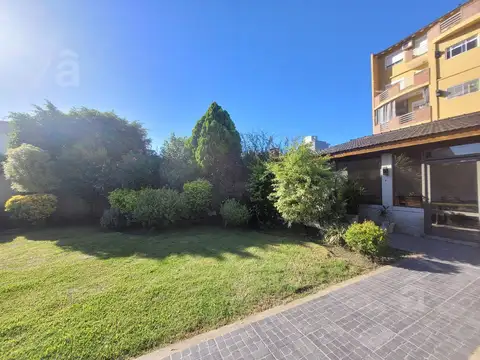 Sarmiento al 5000 entre Lavalle y General paz