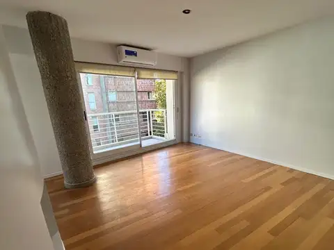 Botanico. J M Gutierrez y R de la India. Amplio piso 2 amb Palier privado. Balc corrido APTO PROF