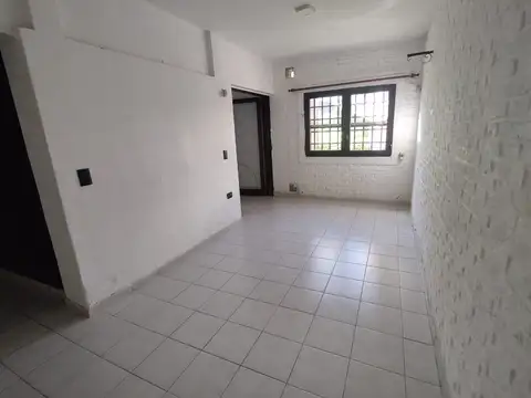 Casa en Alquiler con 1 cochera