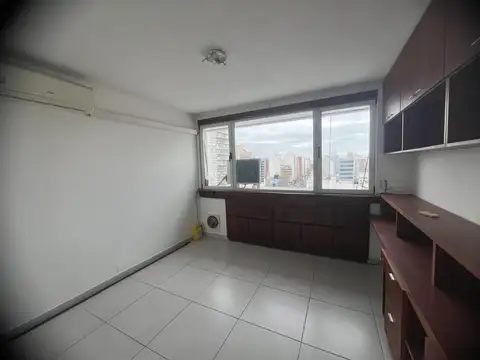 Oficina en Alquiler en Centro, $ 680.000