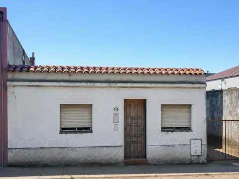 Casa en venta en Funes, ideal inversores!
