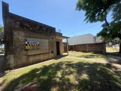 Oportunidad Dos Terrenos y Casa, con Excelente Ubicación en Villa Ballester.