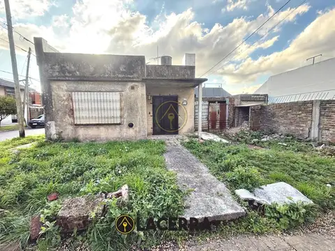 Casa 3 ambientes con 1 baño