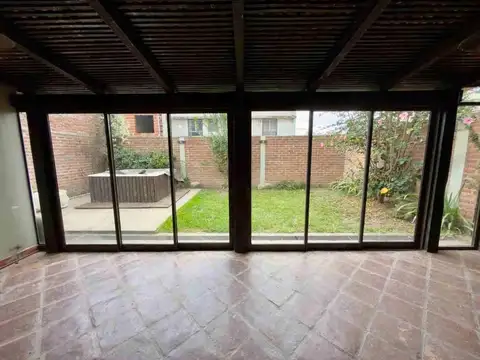 Exc casa 4 dorm gge/qcho/esc/iacuzzi vta en B° El Huaico