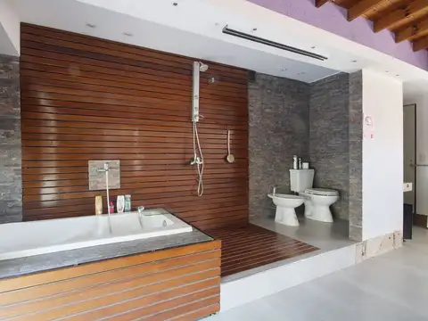 Depto Tipo Casa en Alquiler de 3 dormitorios