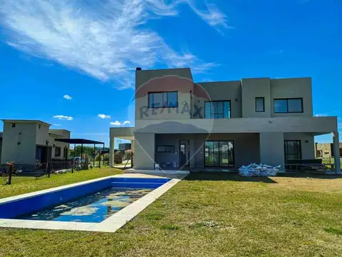 Casa 5 ambientes con 2 baños