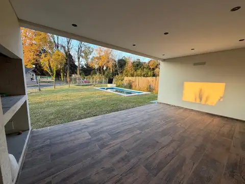 Casa 5 ambientes con 2 baños