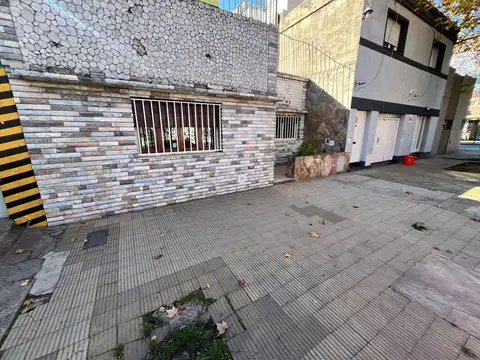 Casa a la venta de tres dormitorios en Barrio Parque Casado