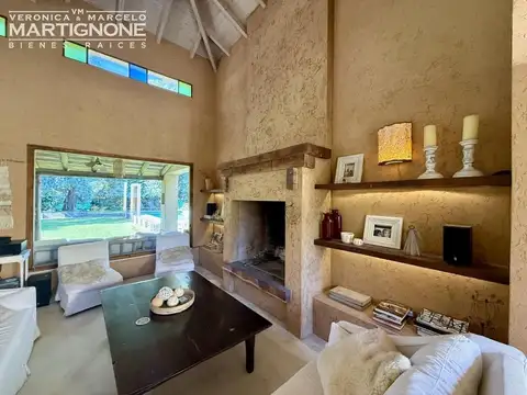 Casa en Venta con 2 cocheras