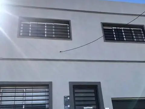 Pequeño Departamento en Alquiler de 2 Ambientes en Alquiler en Quilmes Este