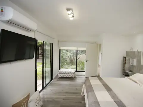 Casa en venta en City Bell de 2 dormitorios con parque, pileta y Departamento in