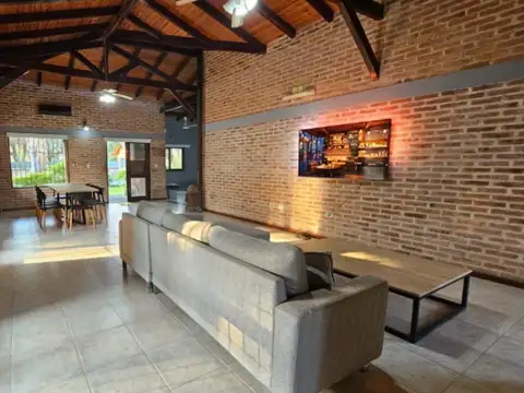 Casa 8 ambientes con 3 baños