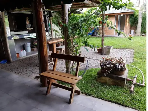 Casa en Venta con 3 cocheras