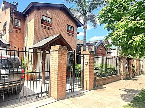 Casa en Venta muy moderna en P. del Rey, calle Necochea 1200