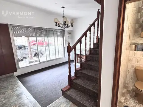 Casa 6 ambientes con 2 baños