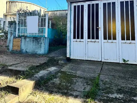 Casa 2 dormitorios c/ galpon interno