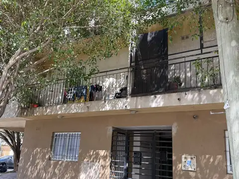 Venta. Departamento 2 amb en PB con cochera. Muñiz. Paunero 305