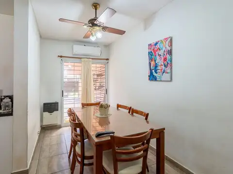Casa 4 ambientes con 2 baños
