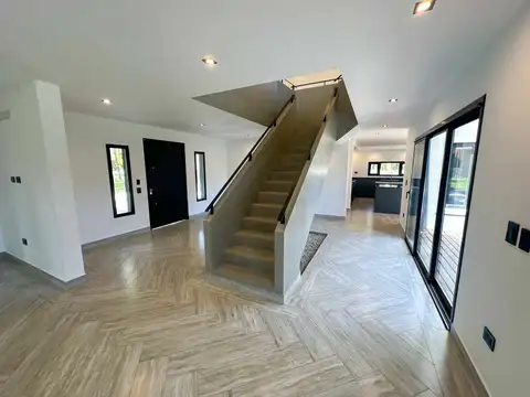 CASA EN VENTA PINAMAR - BARRIO ALAMOS