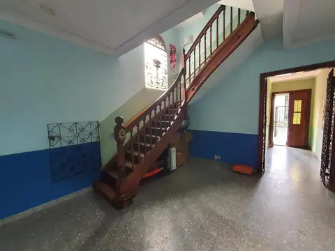 Casa 10 ambientes con 2 baños