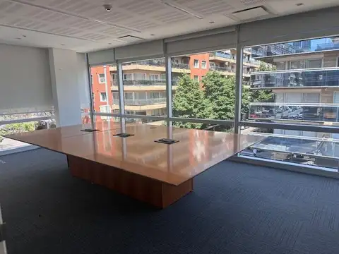 Excelente oficina con vista al dique