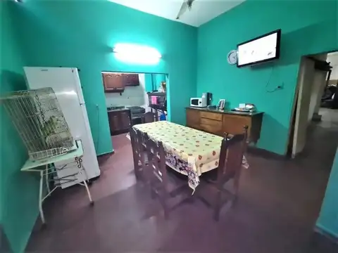 VENTA – AMPLIA CASA 6 AMBIENTES C/LOCAL COMERCIAL