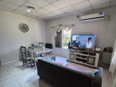 Casa con amplio terreno, jardin y pileta en Muñiz