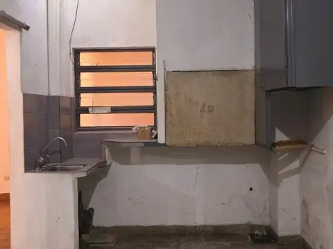 CASA DE 4 AMBIENTES EN ALQUILER CON COCHERA
