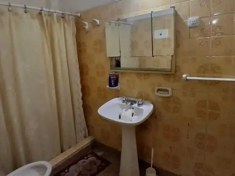 Casa 6 ambientes con 4 baños