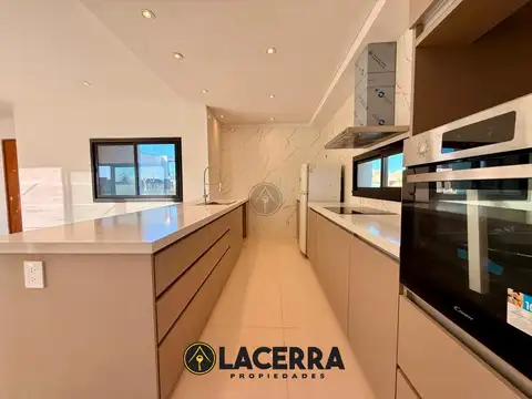 Casa 4 ambientes con 3 baños