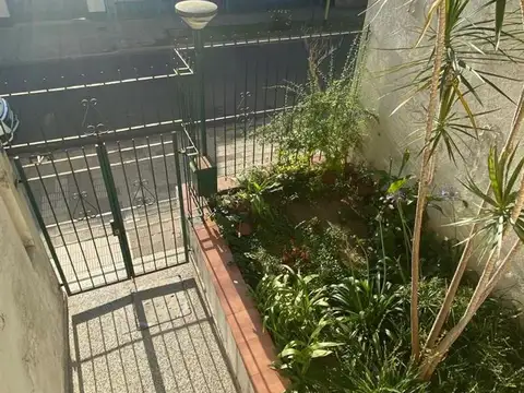 Catamarca 136 , Piso 1