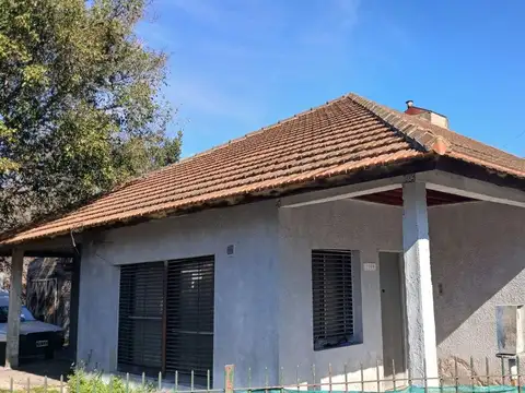 Venta casa  4 ambientes con lote en Bernal Oeste
