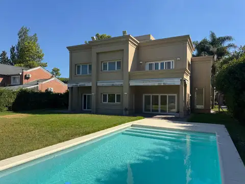 Hermosa e impecable propiedad en Campos de Alvarez.