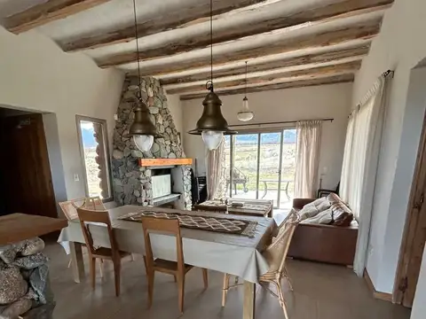 Casa 4 ambientes con 2 baños
