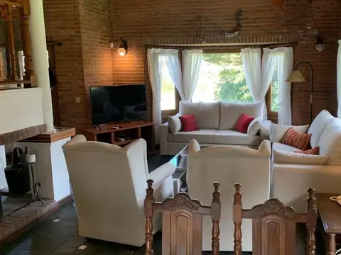 Casa 5 ambientes con 4 baños