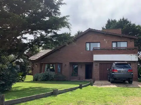 Casa con 4 dormitorios en alquiler temporario en Pinamar
