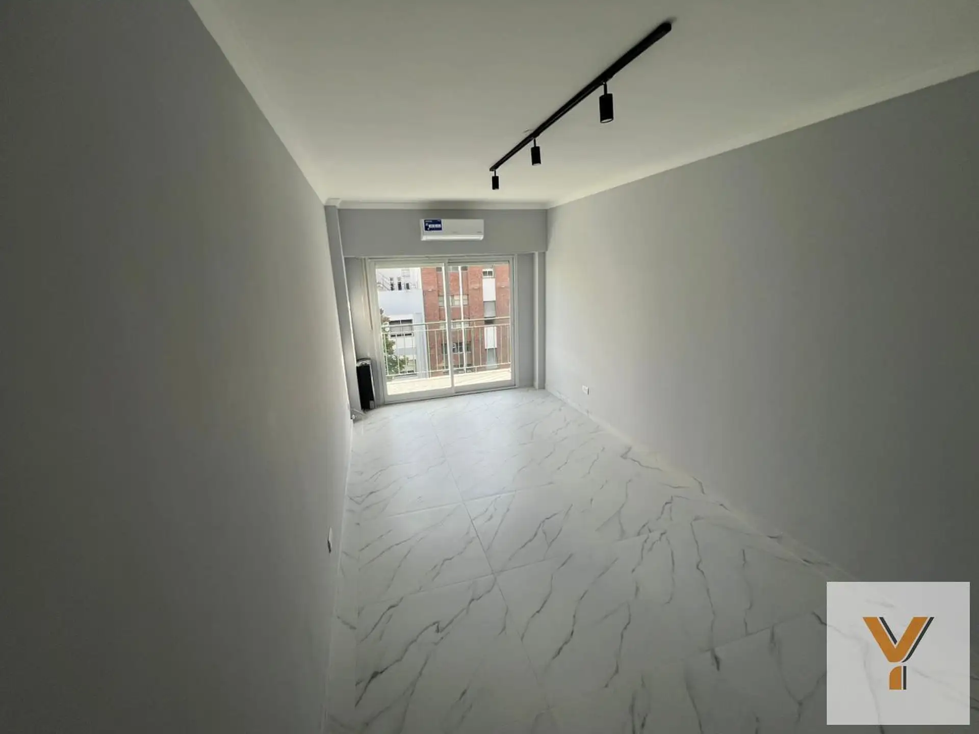 Depto 4 amb, 67m² con balcón y ascensor